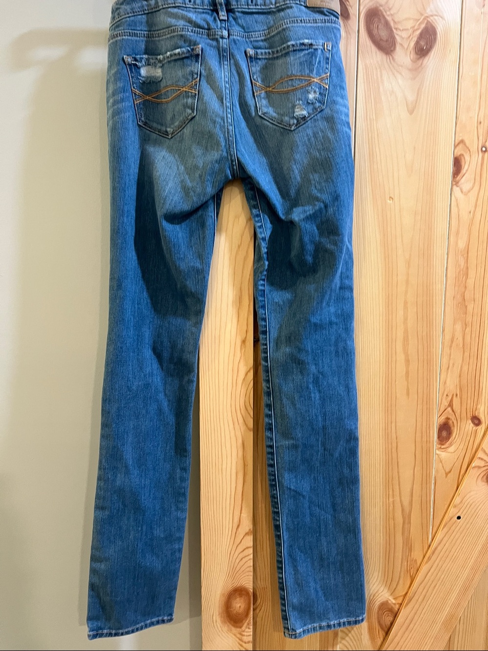 Abercrombie & Fitch Medium Blue Distressed Denim Jeans size 25 long - Picture 9 of 10